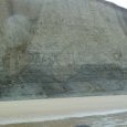 La marne (roche grise) au pied de la falaise